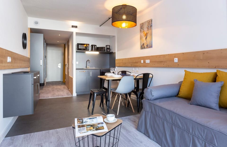 Kitchen or kitchenette, Living room