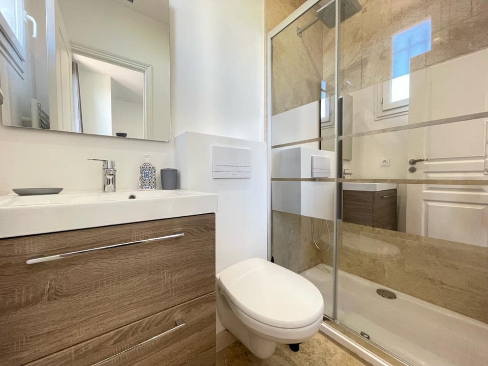 Shower, Toilet, Bathroom