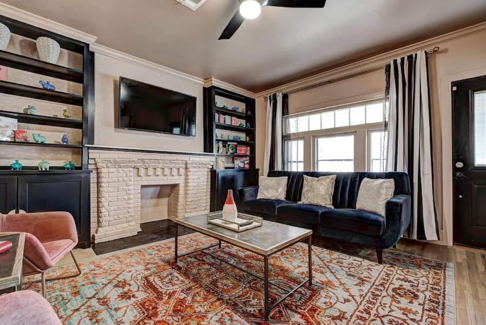 Boho Glam Bungalow mins away Western Ave Districts House in Oklahoma City