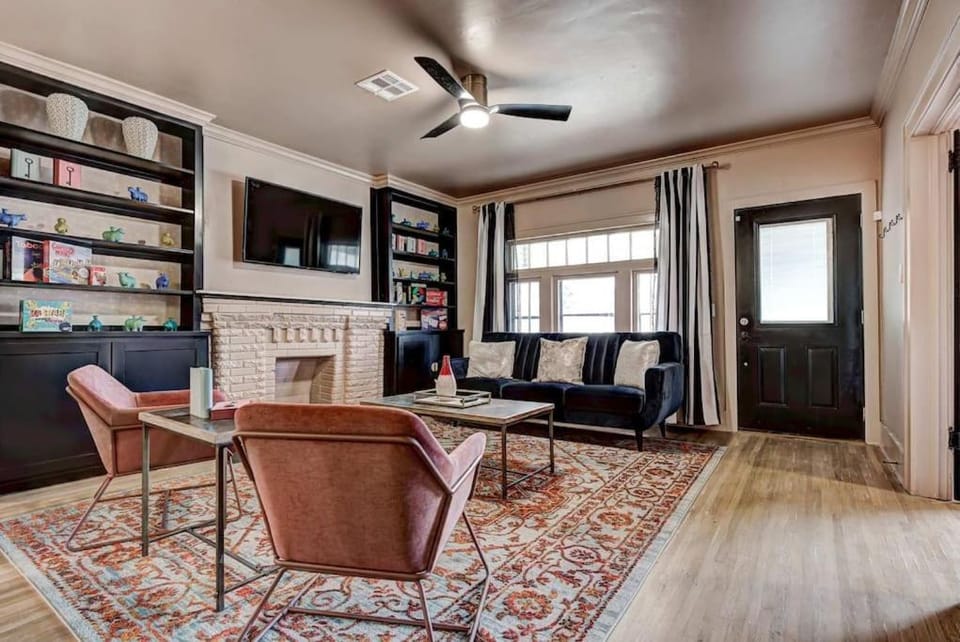 Boho Glam Bungalow mins away Western Ave Districts House in Oklahoma City
