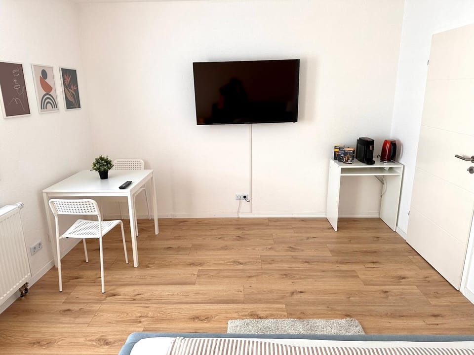 TV and multimedia, Coffee/tea facilities, Dining area