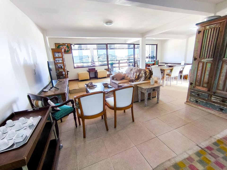 Restaurant/places to eat, TV and multimedia, Kitchen or kitchenette, Living room, Seating area, Dining area