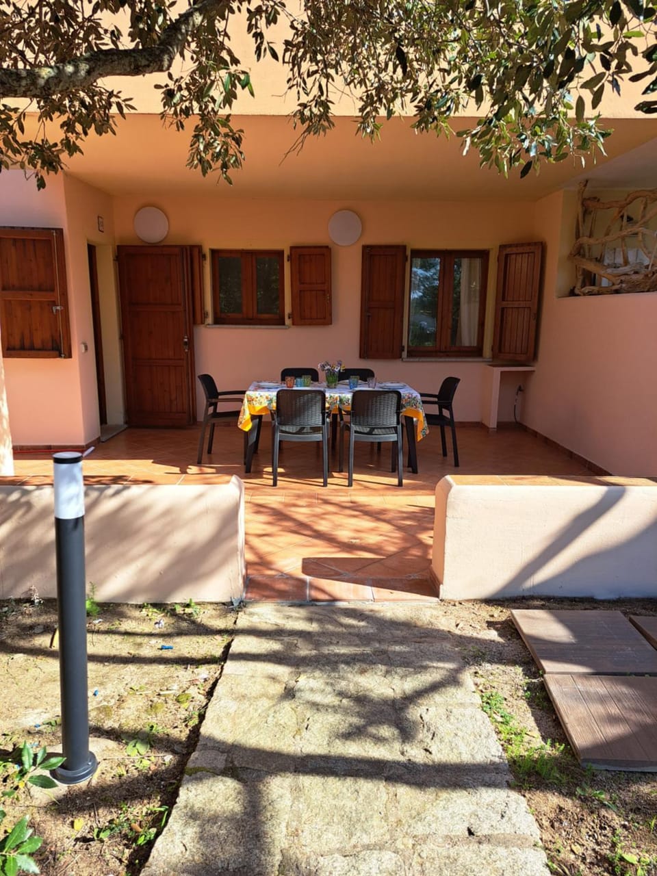 Patio, Day, Balcony/Terrace, Dining area