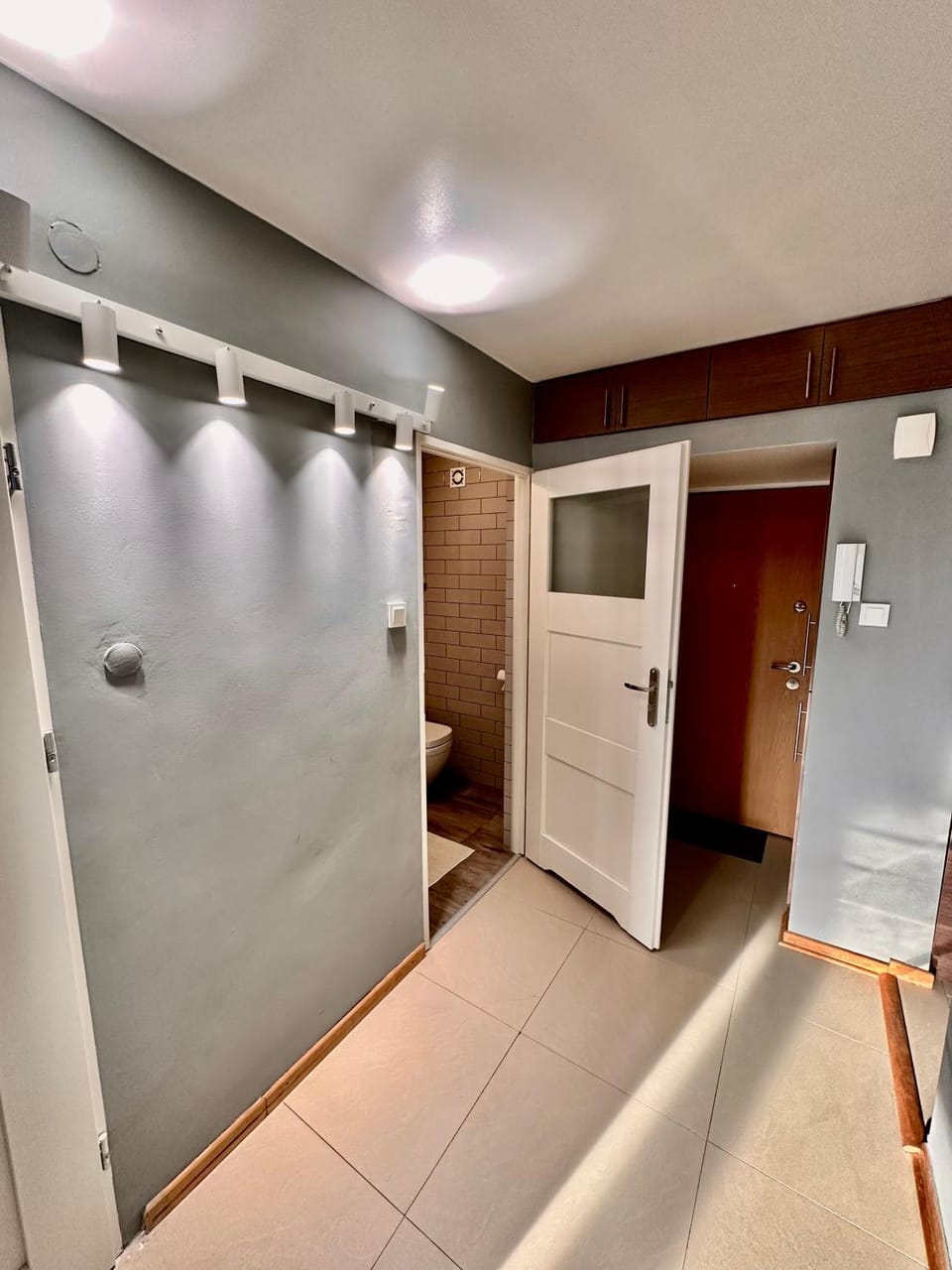 VIEW metro WiFi 1GB 80'TV Netflix Disney+ HBO Apartment in Warsaw