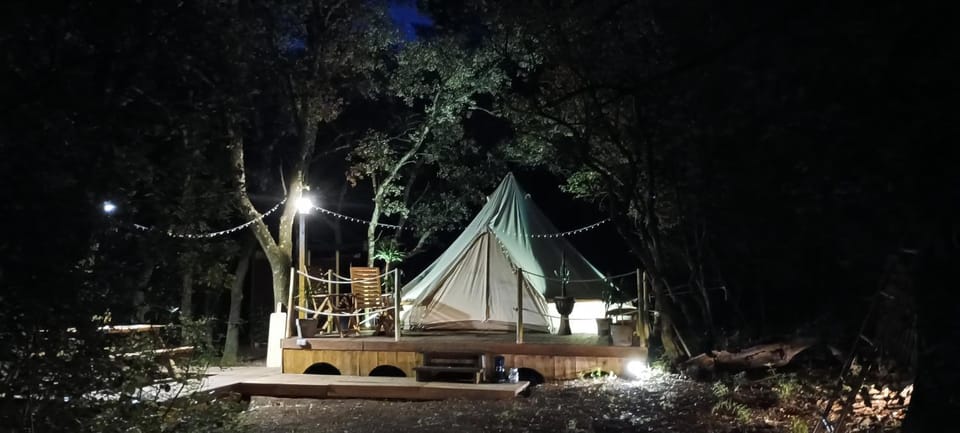 Évasion en pleine nature, Tipi insolite et Jacuzzi au Pont du Gard ! Luxury tent in Provence-Alpes-Côte d'Azur