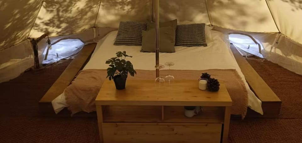 Évasion en pleine nature, Tipi insolite et Jacuzzi au Pont du Gard ! Luxury tent in Provence-Alpes-Côte d'Azur