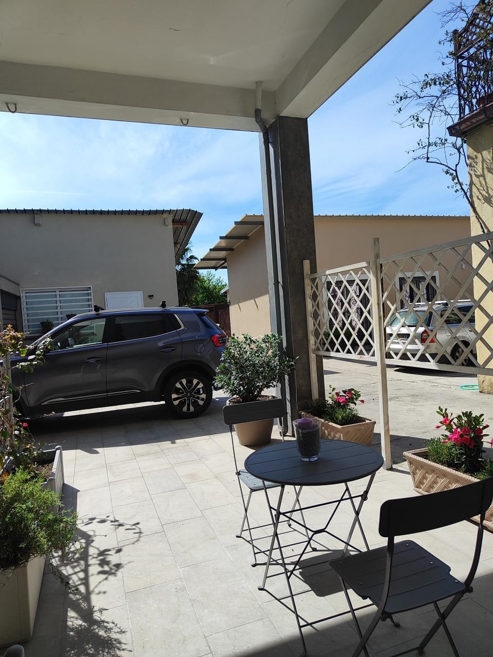Patio, Parking