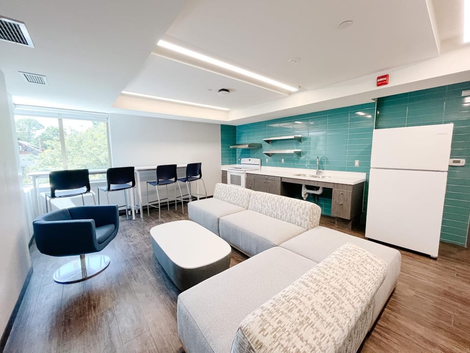Communal lounge/ TV room, Communal kitchen