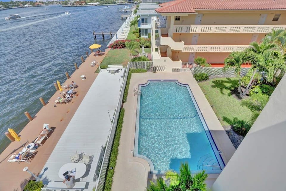 Property building, Patio, Pool view, Swimming pool, sunbed