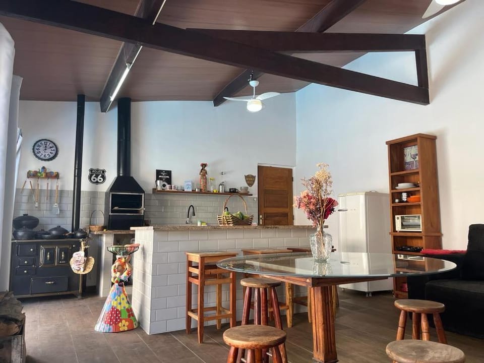 Coffee/tea facilities, Kitchen or kitchenette, Lounge or bar