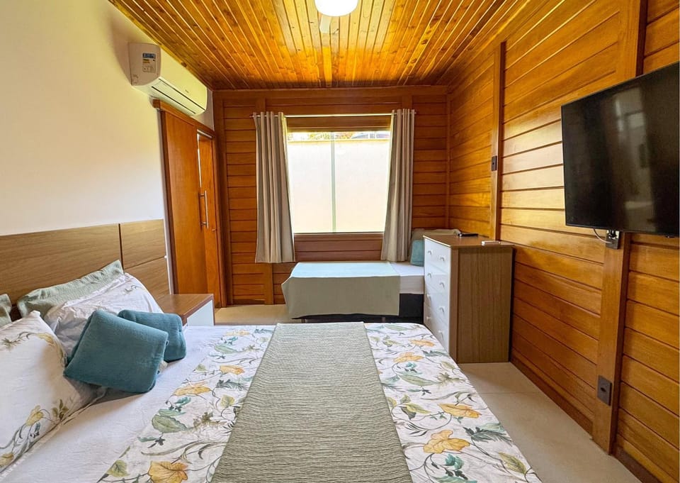 casadecastelhanos 50mMar, 4suítes c/AR, lazer comp House in Anchieta