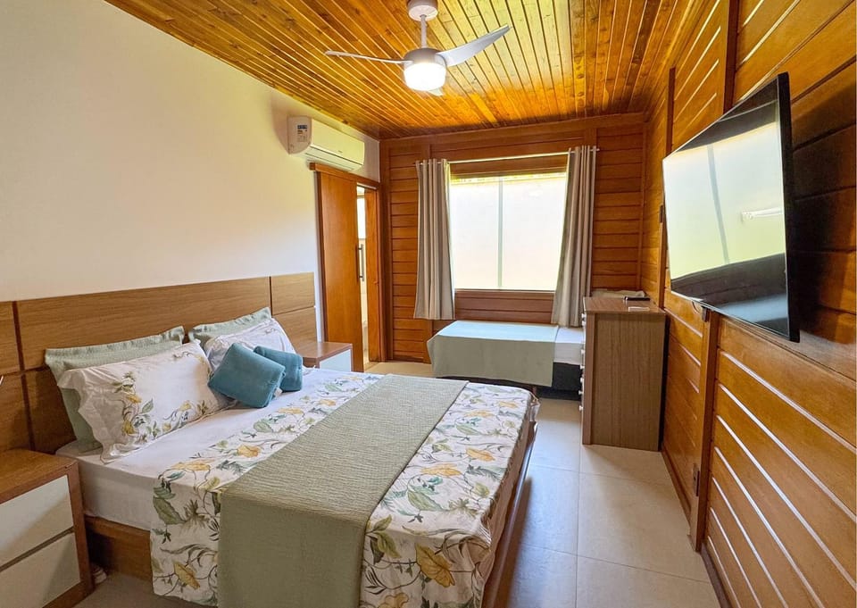 casadecastelhanos 50mMar, 4suítes c/AR, lazer comp House in Anchieta