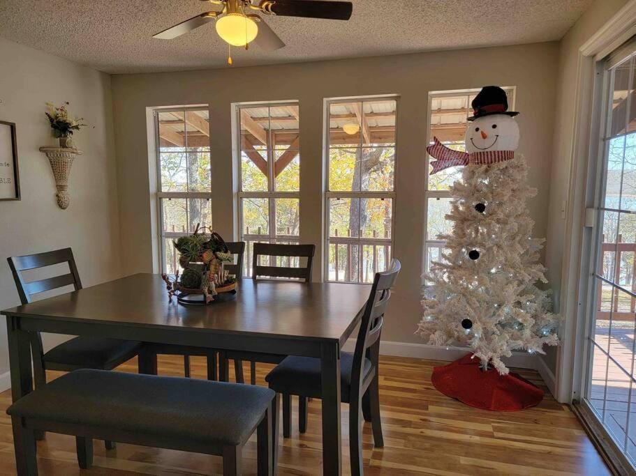 Gigi's Spacious Lakefront with Boat Ramp Access!! Newly Remodeled, Sleeps 8! House in Eufaula