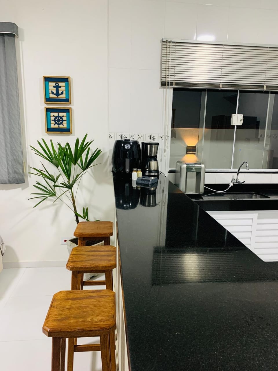 Kitchen or kitchenette, Dining area, stove