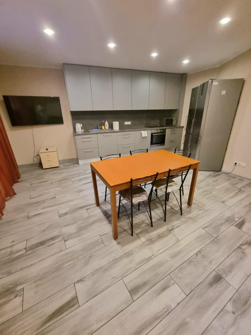 TV and multimedia, Kitchen or kitchenette, Dining area, dishwasher, microwave, stove
