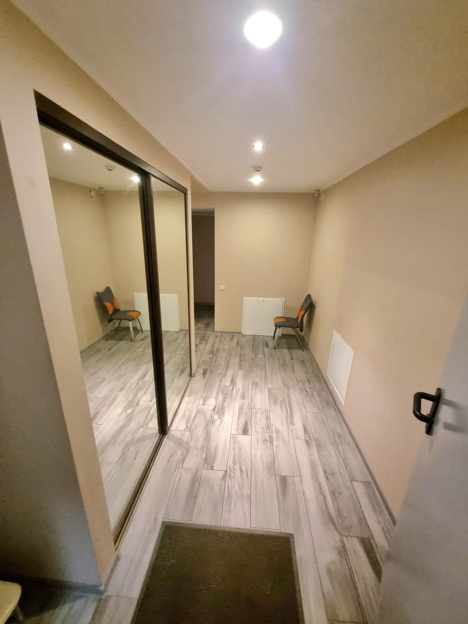 Photo of the whole room, wardrobe