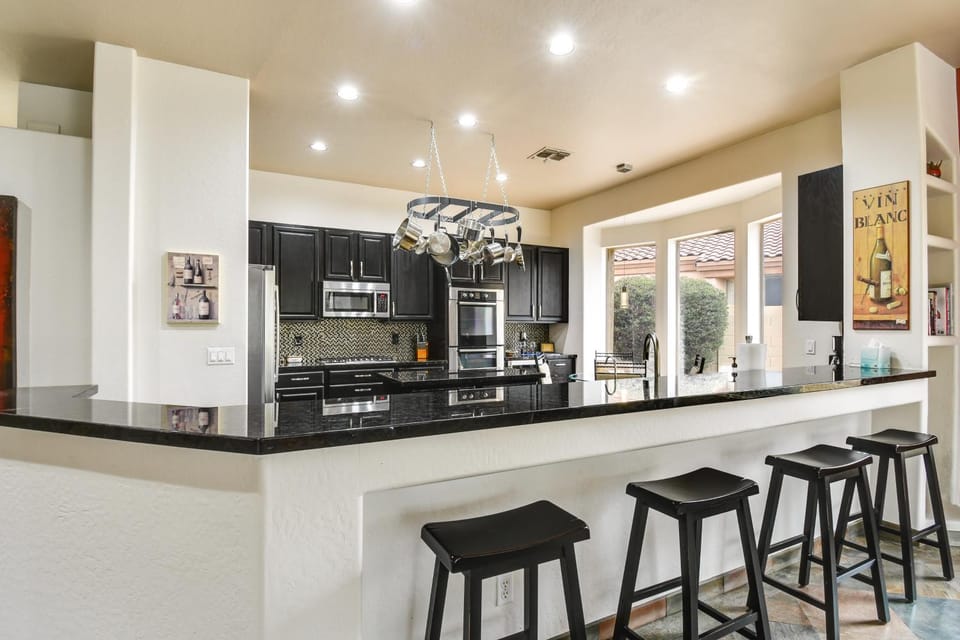 Luxe Couples Retreat w/ Pool & Outdoor Kitchen! House in Desert Ridge