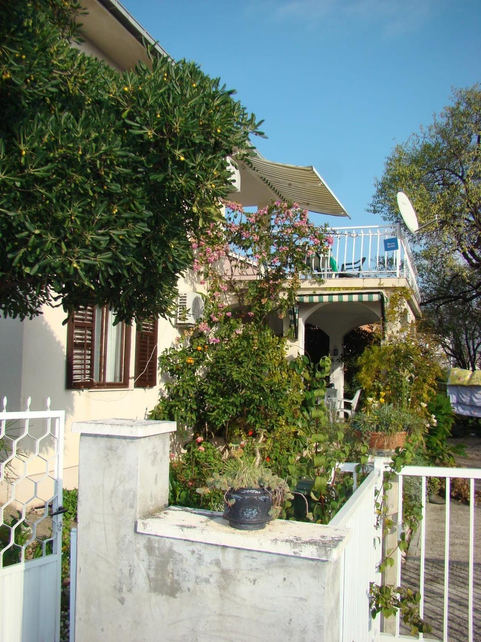 Location, children, Family