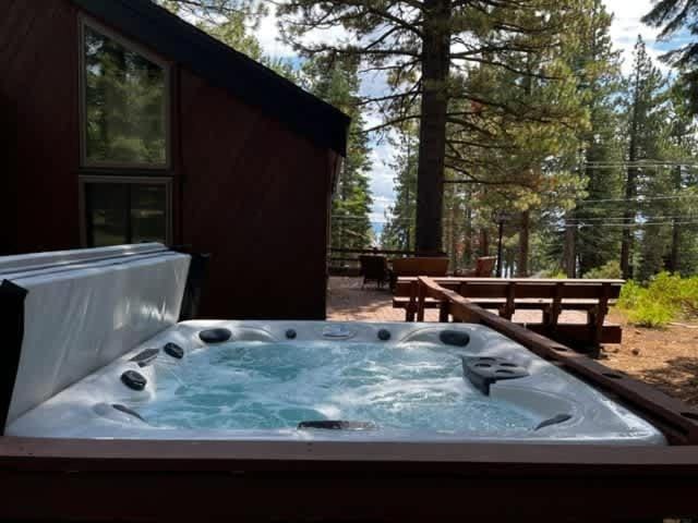 North Lake Tahoe Cabin and Hot Tub Cabin in Tahoe City
