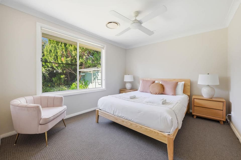 Regand Retreat - Pool, Luxurious Family Home House in Dubbo