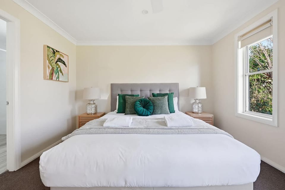 Regand Retreat - Pool, Luxurious Family Home House in Dubbo