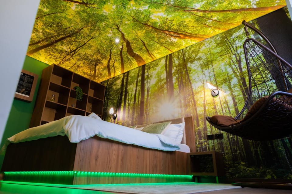 Bed, Natural landscape, Photo of the whole room, Bedroom