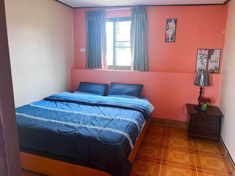 Hostel Banamphur - Sleep like a baby Campground/ 
RV Resort in Pattaya City