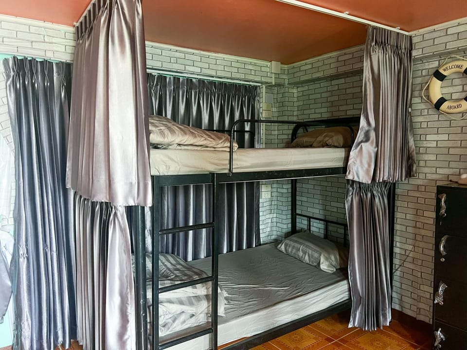 Hostel Banamphur - Sleep like a baby Campground/ 
RV Resort in Pattaya City