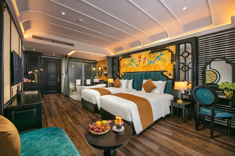 Bed, Photo of the whole room, Seating area, Bedroom