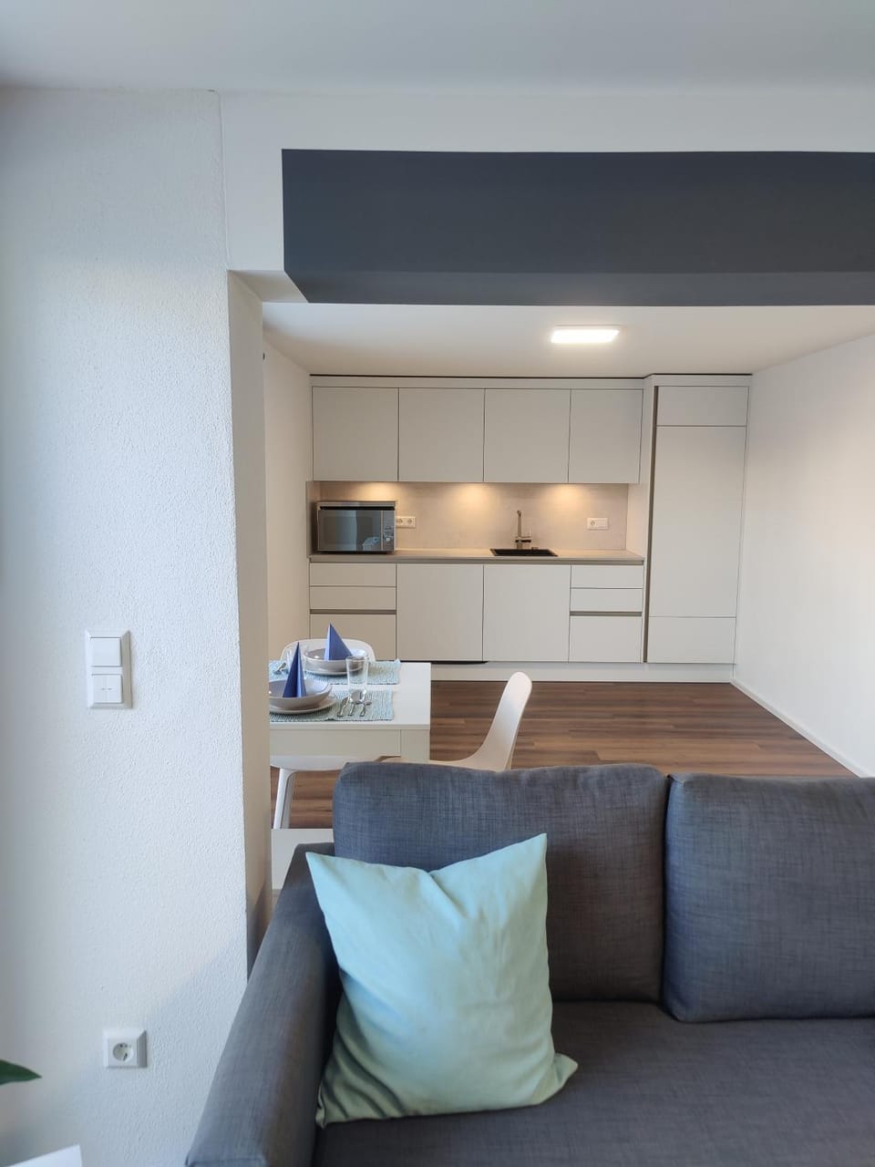 Kitchen or kitchenette, Living room, Seating area, Dining area