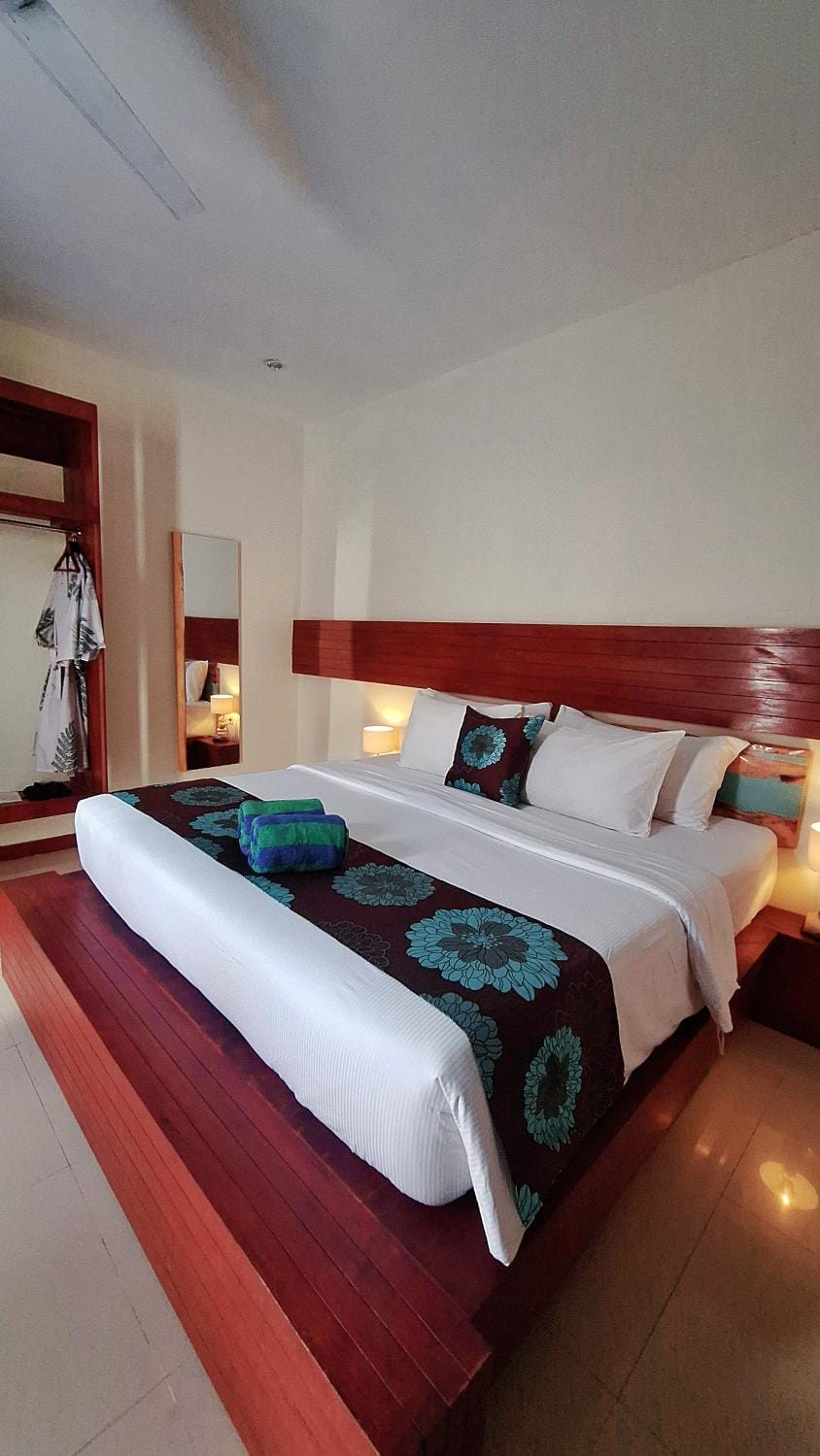 Photo of the whole room, Bedroom