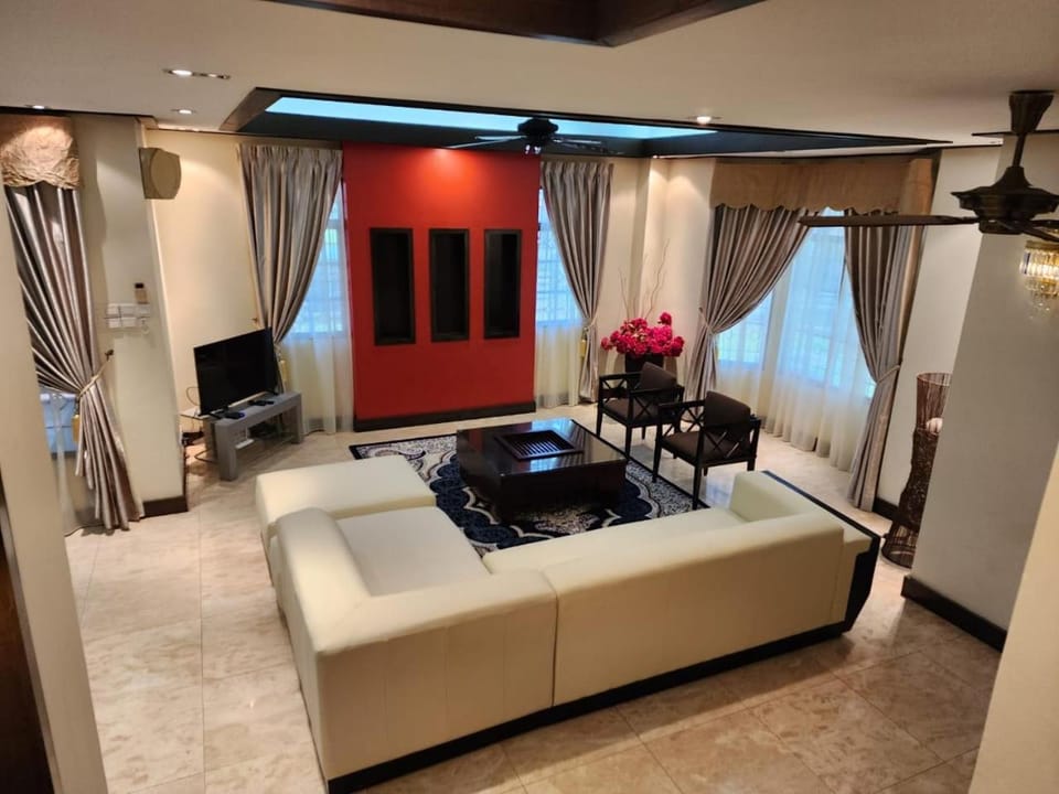TV and multimedia, Living room, Seating area, fireplace