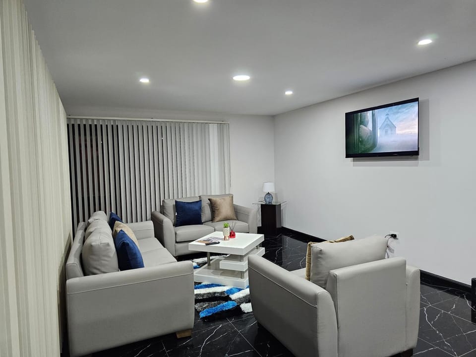 Communal lounge/ TV room