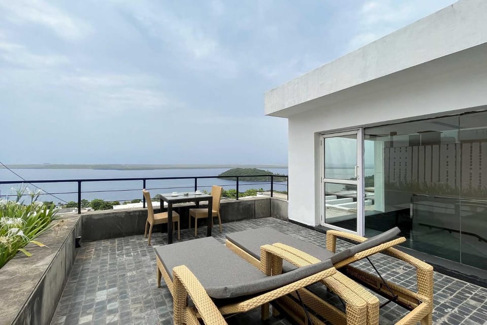 View (from property/room), Balcony/Terrace, Seating area
