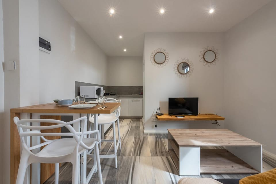 Living room, Dining area
