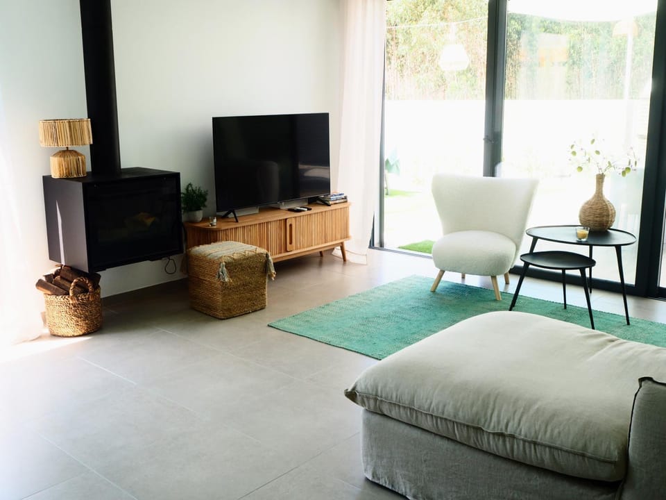 Communal lounge/ TV room, Living room, Seating area