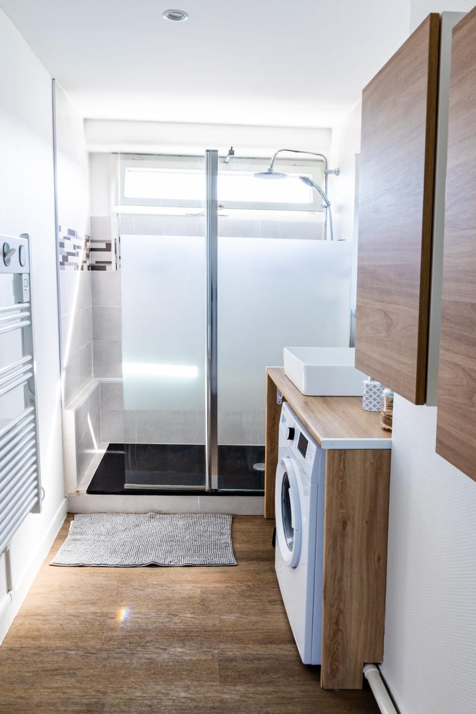 Bathroom, washing machine