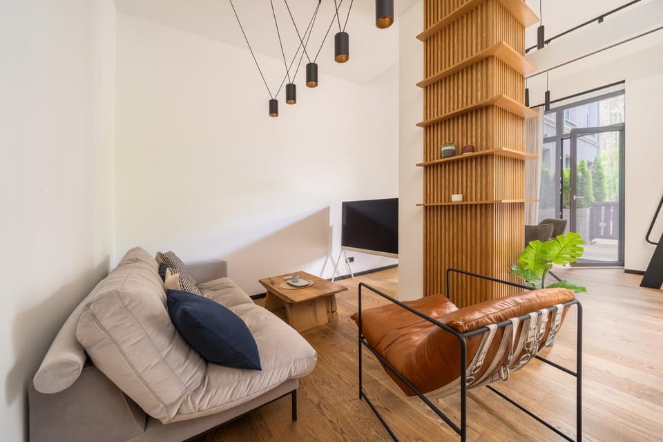 TV and multimedia, Living room, Seating area, Evening entertainment