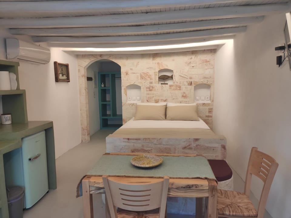 Bed, Kitchen or kitchenette, Photo of the whole room, Bedroom