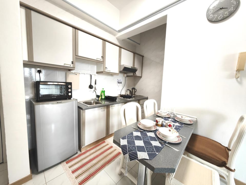Dining area, kitchen