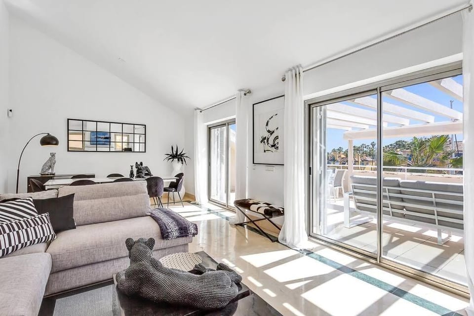 YOLO Spaces - Sotogrande Sea View Penthouse Apartment in Andalusia