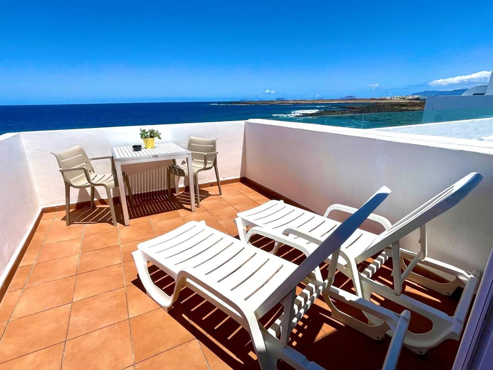 Weybeach5 ocean frontline,sea view,private terrace Apartment in Isla de Lanzarote
