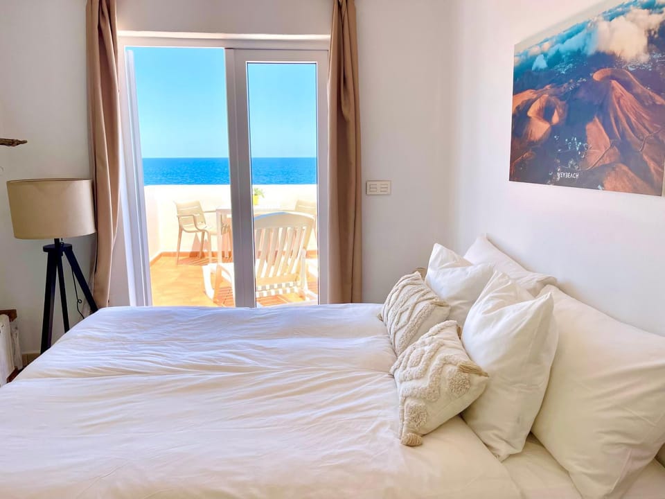Weybeach5 ocean frontline,sea view,private terrace Apartment in Isla de Lanzarote