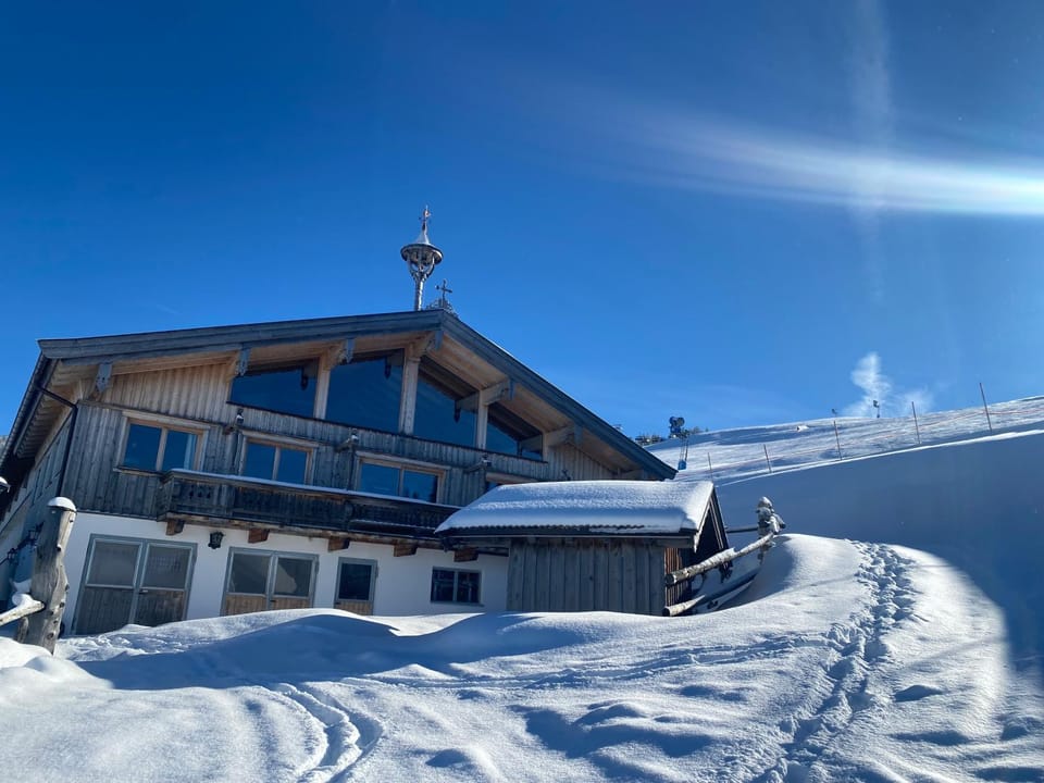 Property building, Natural landscape, Winter
