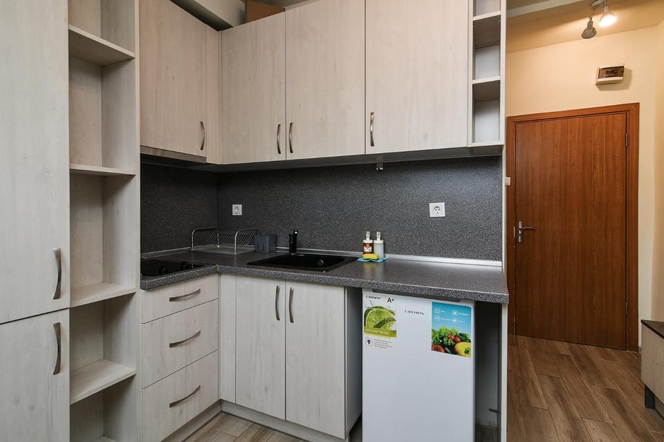Kitchen or kitchenette, oven, stove