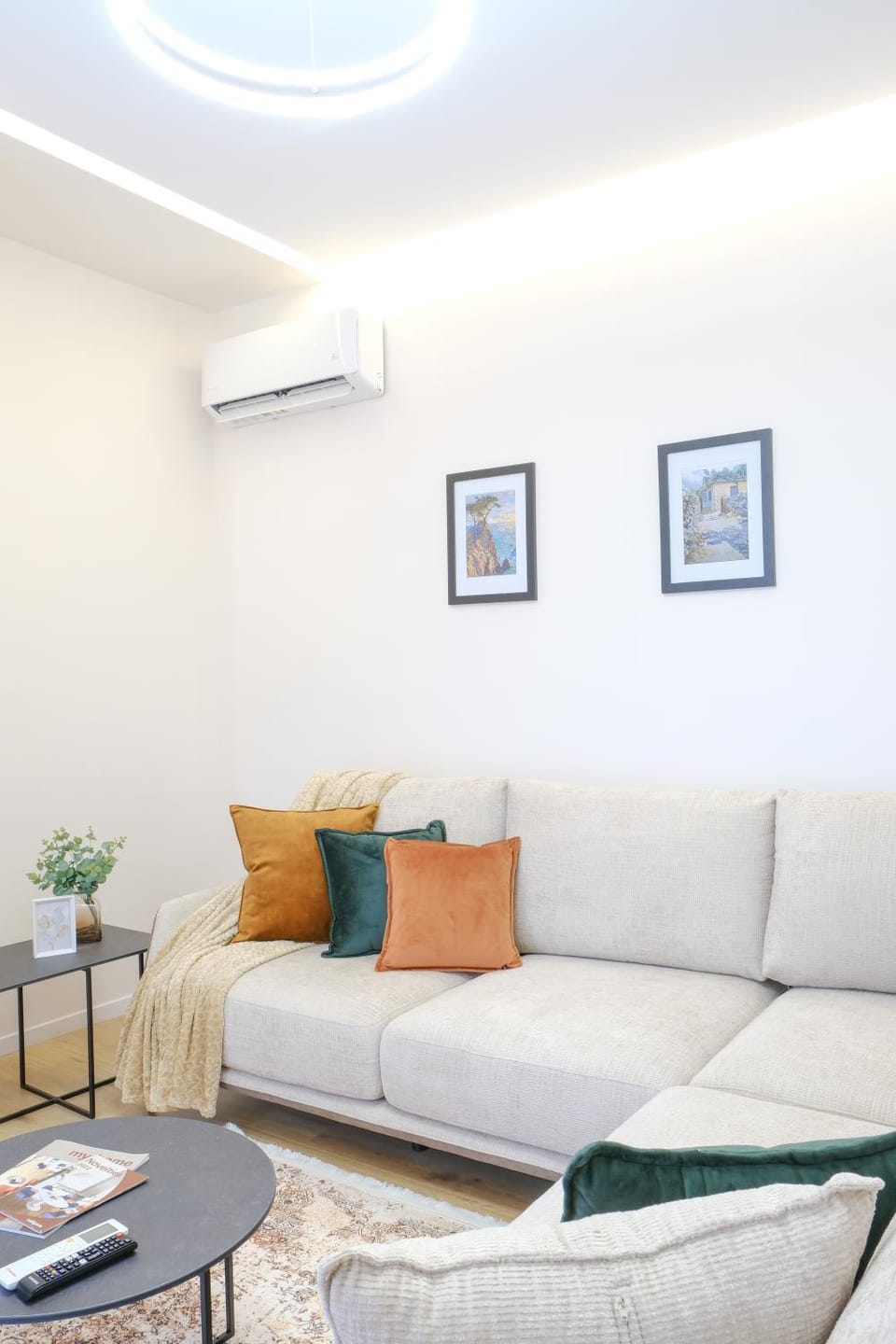 Living room, Seating area, air conditioner