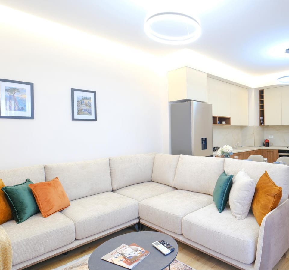 Kitchen or kitchenette, Living room, Seating area, Dining area