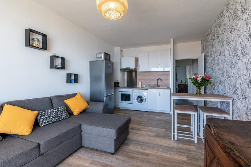 Kitchen or kitchenette, Living room