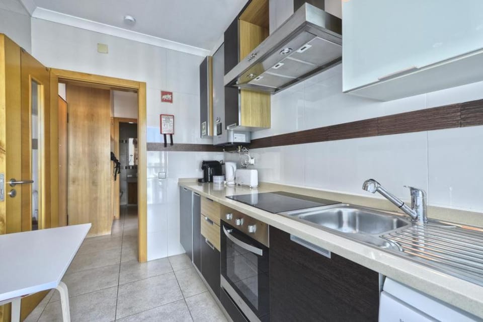 Kitchen or kitchenette, Dining area, dishwasher, minibar, pet friendly, stove