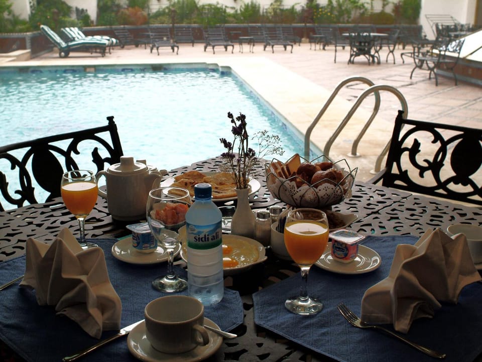 Restaurant/places to eat, Swimming pool, Breakfast